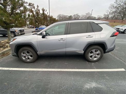 Used 2022 Toyota RAV4 XLE w/ Convenience Package image 5