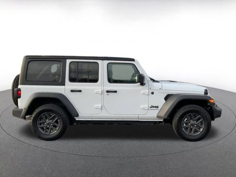 Used 2025 Jeep Wrangler Sport S image 16