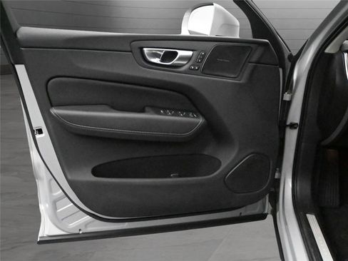 Used 2023 Volvo XC60 B6 Ultimate w/ Climate Package image 8