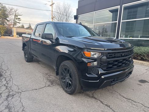 Used 2023 Chevrolet Silverado 1500 Custom image 3