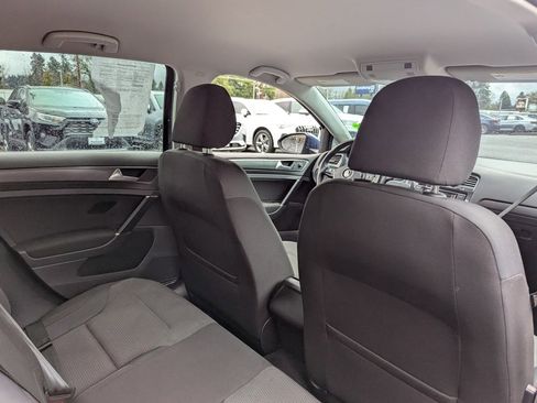 Used 2019 Volkswagen Golf S image 29