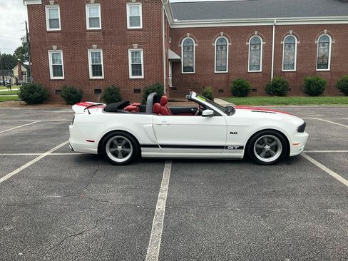 Used 2013 Ford Mustang GT Premium RWD image 26