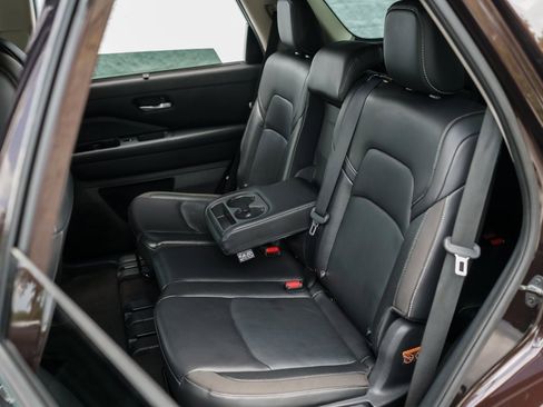 Used 2022 Nissan Pathfinder SL w/ SL Black Package image 23