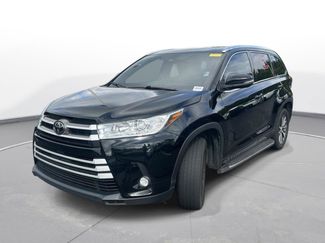 Used 2018 Toyota Highlander XLE FWD video 2