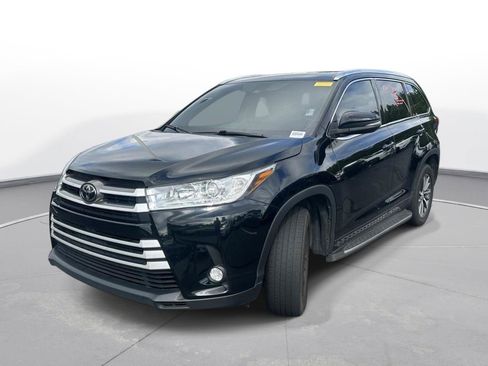 Used 2018 Toyota Highlander XLE FWD image 2