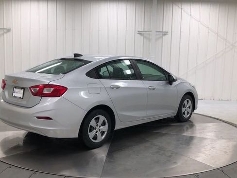 Used 2017 Chevrolet Cruze LS FWD image 8