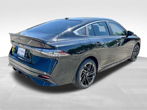 New 2026 Nissan Sentra SR w/ Floor Mat Package FWD image 5
