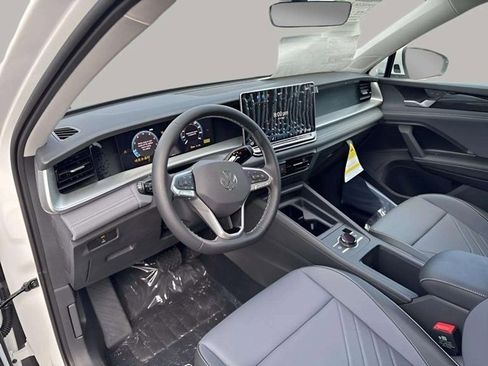 New 2025 Volkswagen Tiguan SE image 5