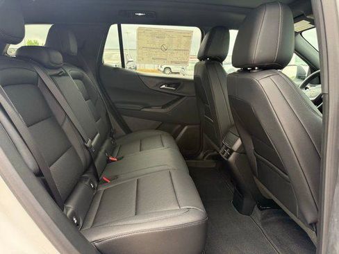 New 2026 Chevrolet Equinox LT w/ Convenience Package II FWD image 4