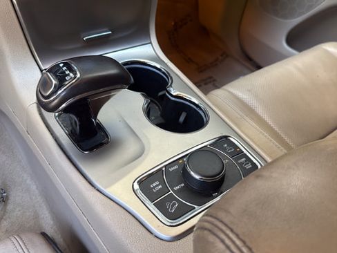 Used 2014 Jeep Grand Cherokee Overland AWD/4WD image 20