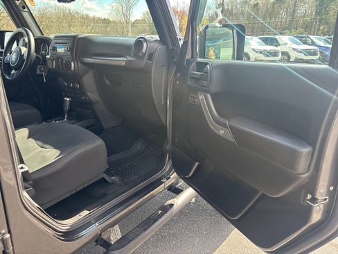 Used 2018 Jeep Wrangler Unlimited Sport S image 40