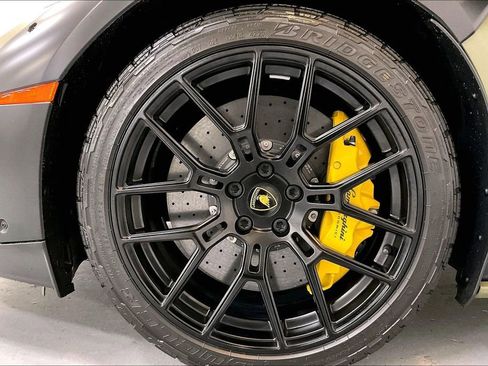 Used 2024 Lamborghini Huracan Sterrato image 17