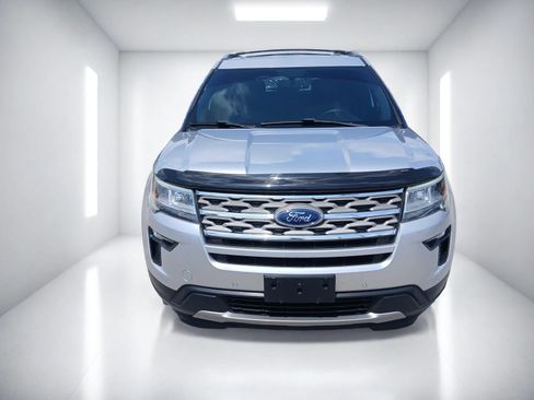 Used 2018 Ford Explorer XLT w/ Equipment Group 202A AWD/4WD image 3