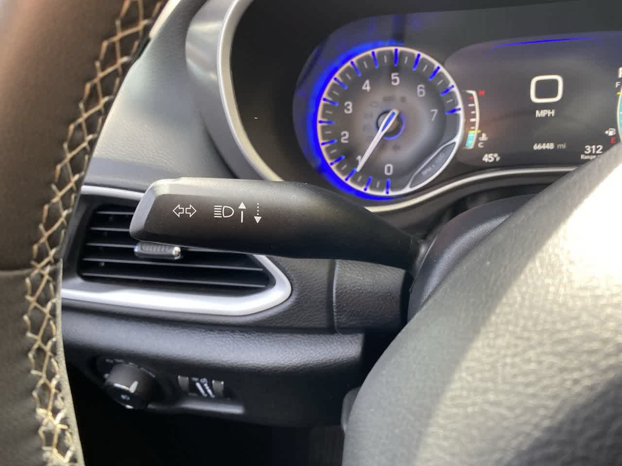 Used 2025 Chrysler Pacifica Select FWD image 22