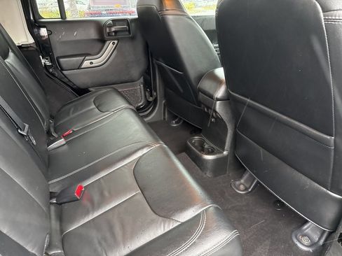 Used 2018 Jeep Wrangler Unlimited Sahara image 24