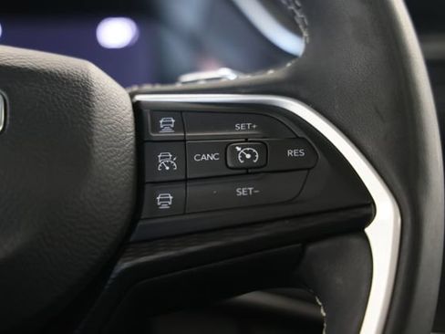 Used 2023 Jeep Grand Cherokee L Laredo AWD/4WD image 31