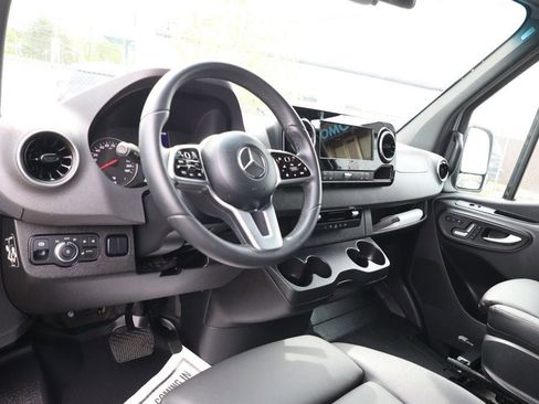 Used 2023 Mercedes-Benz Sprinter 2500 image 11