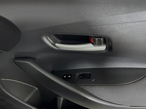 Used 2021 Toyota Corolla LE FWD image 31