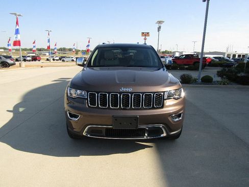Used 2021 Jeep Grand Cherokee Limited w/ Trailer Tow Group IV image 2