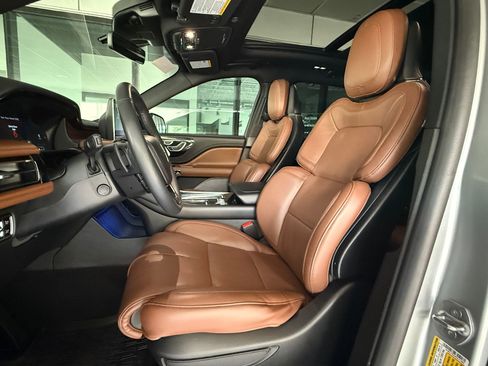 Used 2023 Lincoln Aviator Reserve w/ Equipment Group 201A image 5