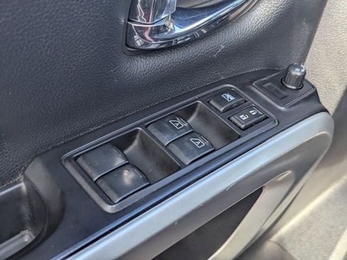 Used 2018 Nissan Titan SL w/ Chrome Package image 20