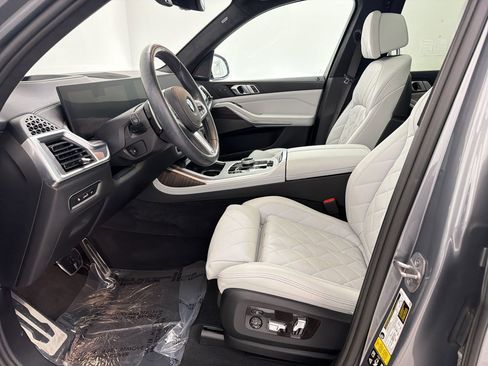 Certified 2024 BMW X7 xDrive40i w/ Executive Package image 5