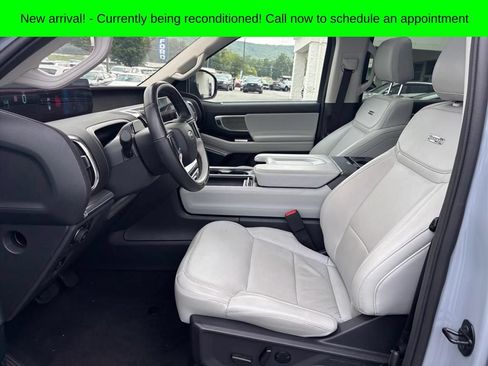 Used 2025 Ford Expedition Platinum AWD/4WD image 9