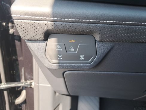 Used 2026 Volkswagen Atlas SE FWD image 26