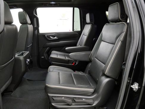 Used 2023 GMC Yukon XL SLT AWD/4WD image 18