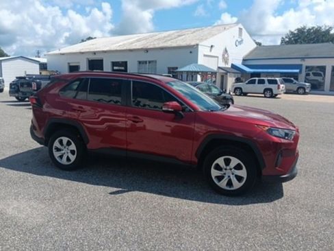 Used 2020 Toyota RAV4 LE image 7
