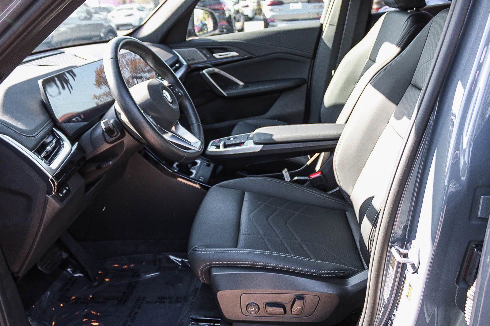 Used 2026 BMW X1 xDrive28i AWD/4WD image 17