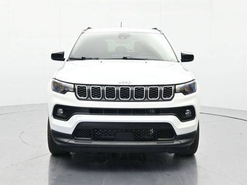 Used 2025 Jeep Compass Latitude AWD/4WD image 2