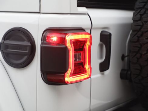 Used 2024 Jeep Wrangler Unlimited Rubicon 392 image 31