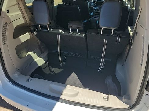 Used 2024 Chrysler Pacifica Touring-L FWD image 14