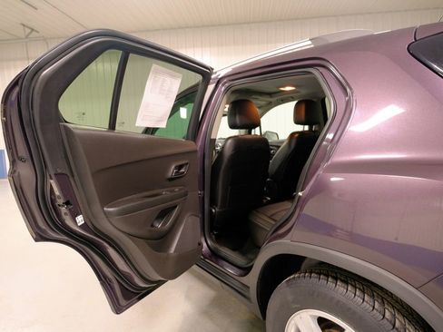 Used 2016 Chevrolet Trax LT w/ LT Sun and Sound Package image 24