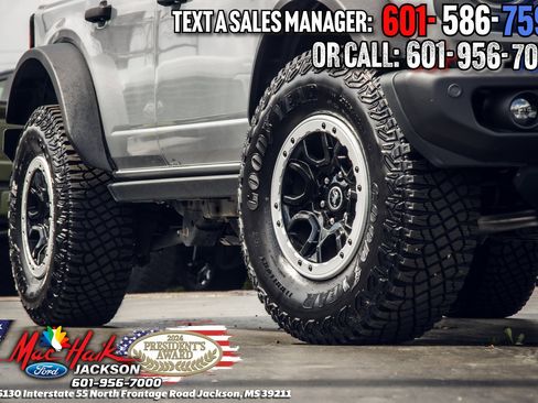 Used 2022 Ford Bronco Badlands image 2