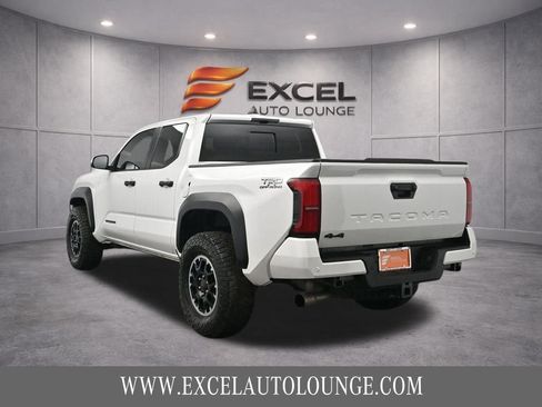 Used 2025 Toyota Tacoma TRD Off-Road w/ TRD Off Road Upgrade Package image 4