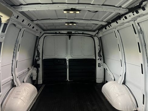Used 2021 Chevrolet Express 2500 w/ Driver Convenience Package RWD image 90