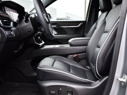 Used 2024 GMC Acadia Denali w/ Super Cruise Package image 13