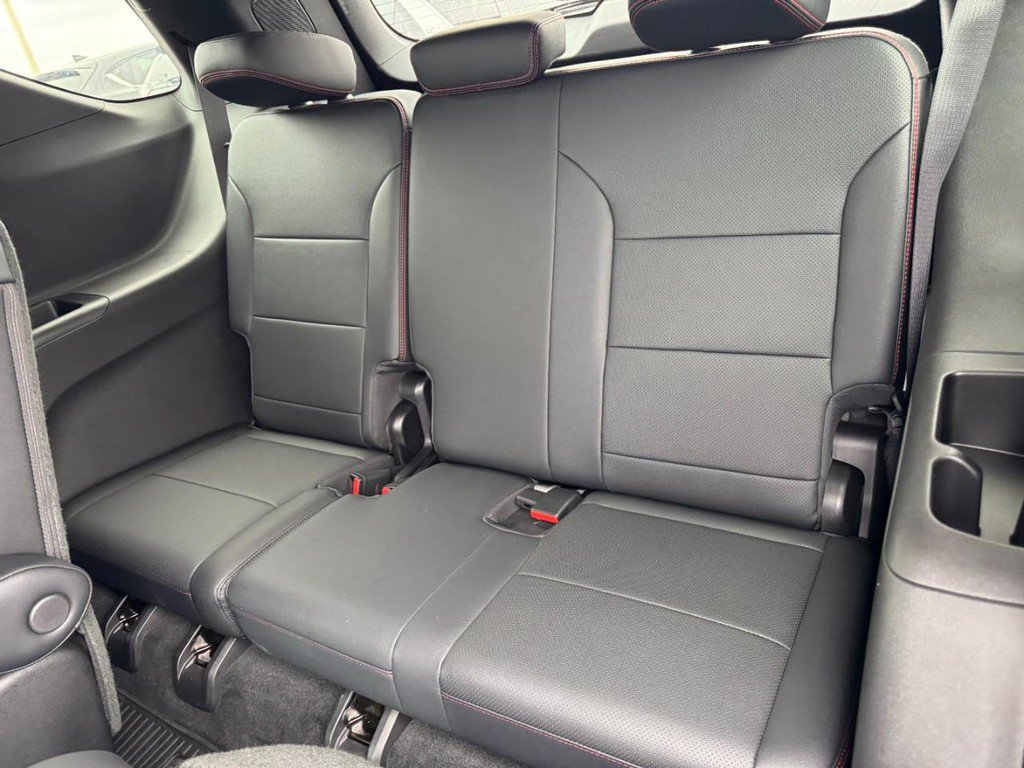 Used 2026 Chevrolet Traverse RS w/ LPO, Floor Liner Package AWD/4WD image 11