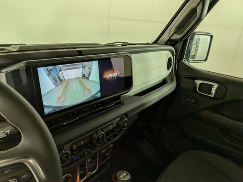 Certified 2025 Jeep Wrangler Unlimited Sahara w/ Safety Group image 25