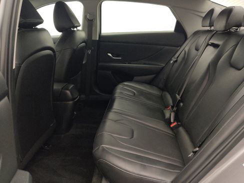 Used 2025 Hyundai Elantra Limited FWD image 18