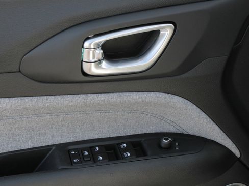 New 2026 Jeep Compass Latitude image 7