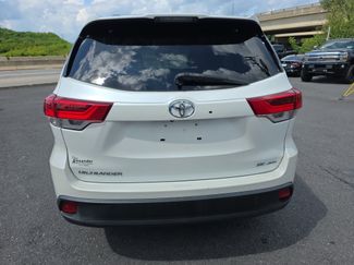 Used 2018 Toyota Highlander SE AWD/4WD video 4