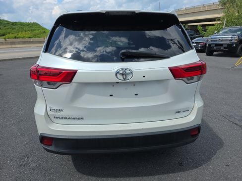 Used 2018 Toyota Highlander SE AWD/4WD image 4