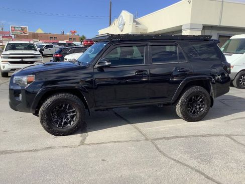 Used 2022 Toyota 4Runner TRD Off-Road Premium AWD/4WD image 25