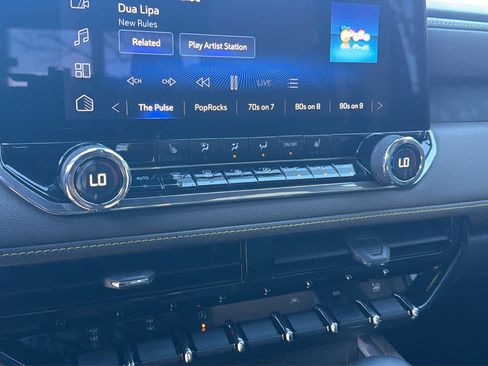 Used 2024 Chevrolet Colorado ZR2 w/ Technology Package image 13