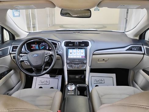Used 2019 Ford Fusion SE FWD image 25