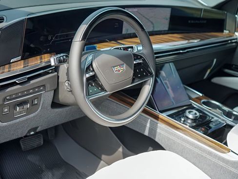 New 2026 Cadillac Escalade Platinum Sport w/ LPO, ONYX Package AWD/4WD image 9
