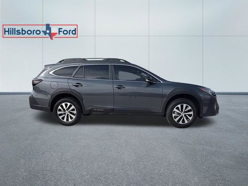 Used 2025 Subaru Outback Premium image 6